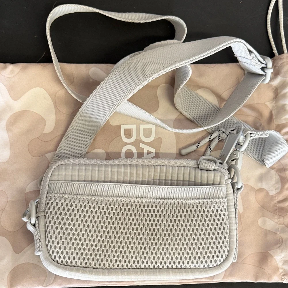 Dagne Dover Small Quilted Crossbody Bag in Light grey - Picture 4 of 7